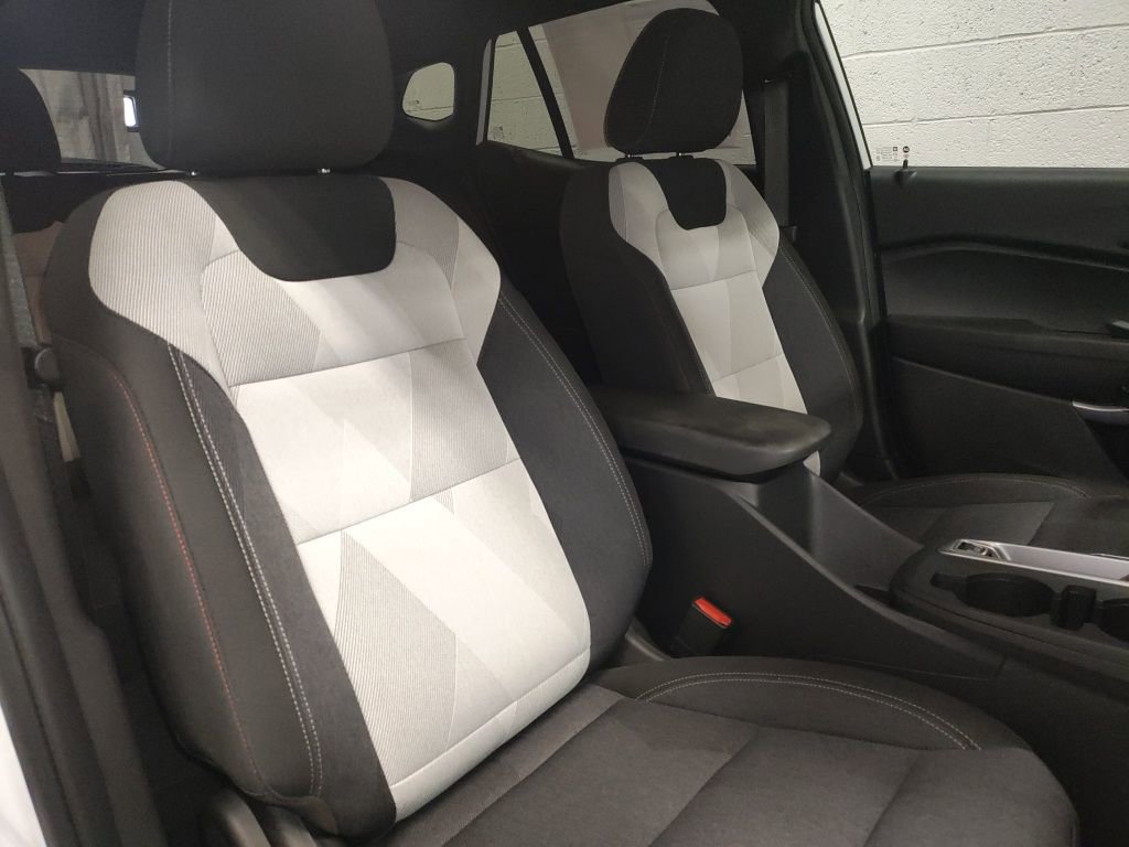 Certified 2024 Chevrolet Trax RS w/ Driver Confidence Package image 9