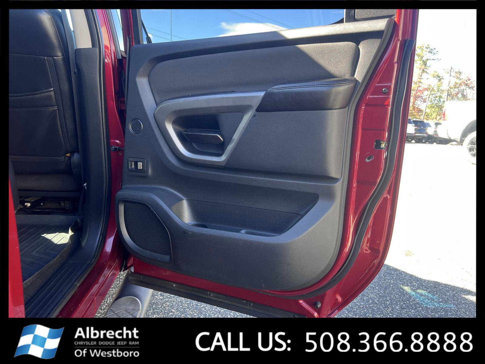 Used 2015 Nissan Titan SV w/ SV Value Truck Package image 18