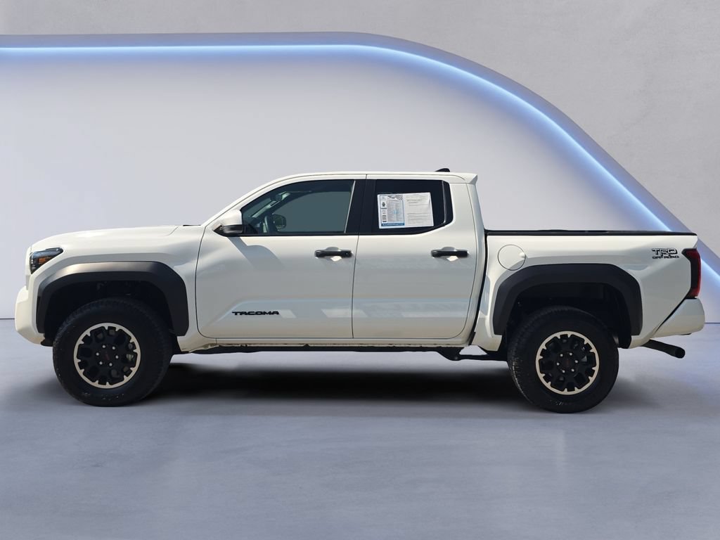 Used 2025 Toyota Tacoma TRD Off-Road AWD/4WD image 2