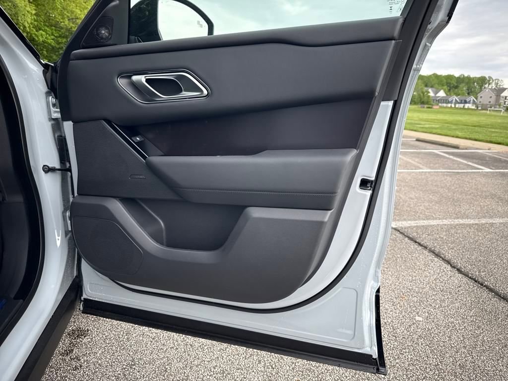 Used 2026 Land Rover Range Rover Velar Dynamic SE image 17