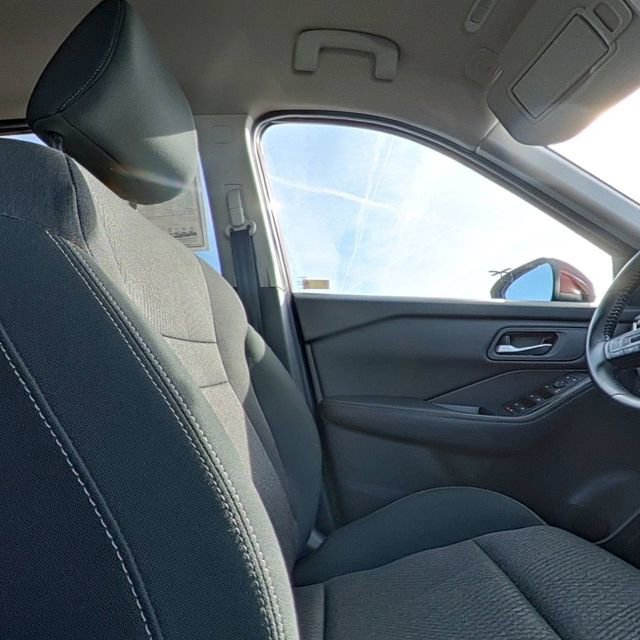 Used 2025 Nissan Rogue SV image 26