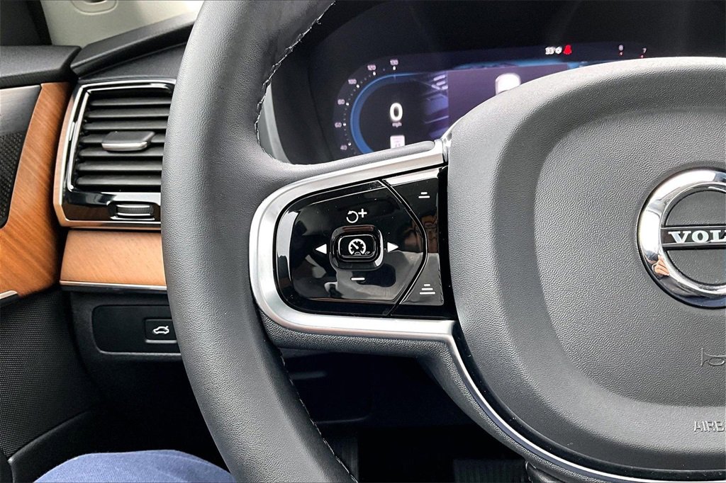 Used 2024 Volvo XC90 B6 Plus w/ Protection Package image 11