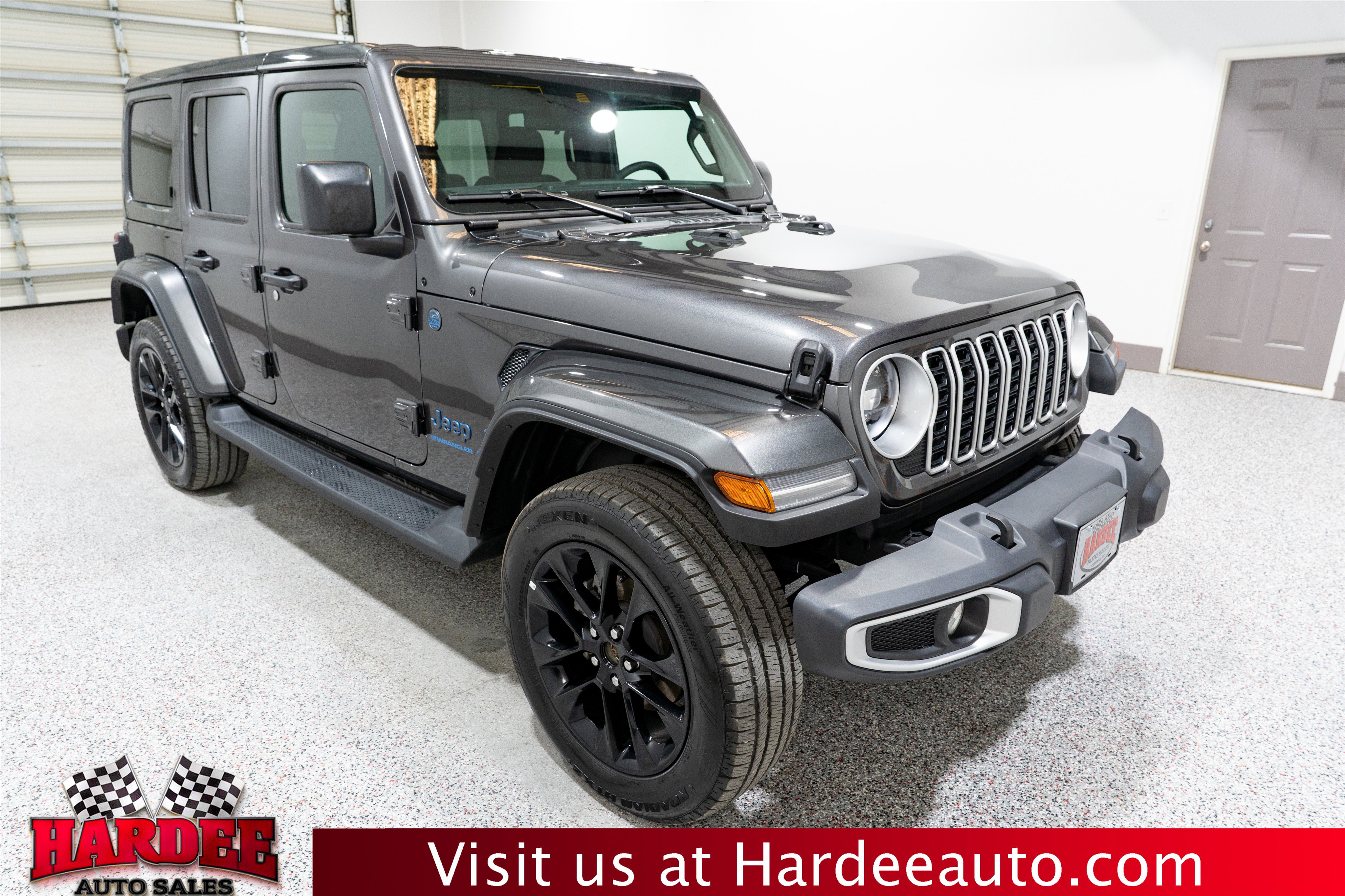 Used 2025 Jeep Wrangler Sahara AWD/4WD image 6