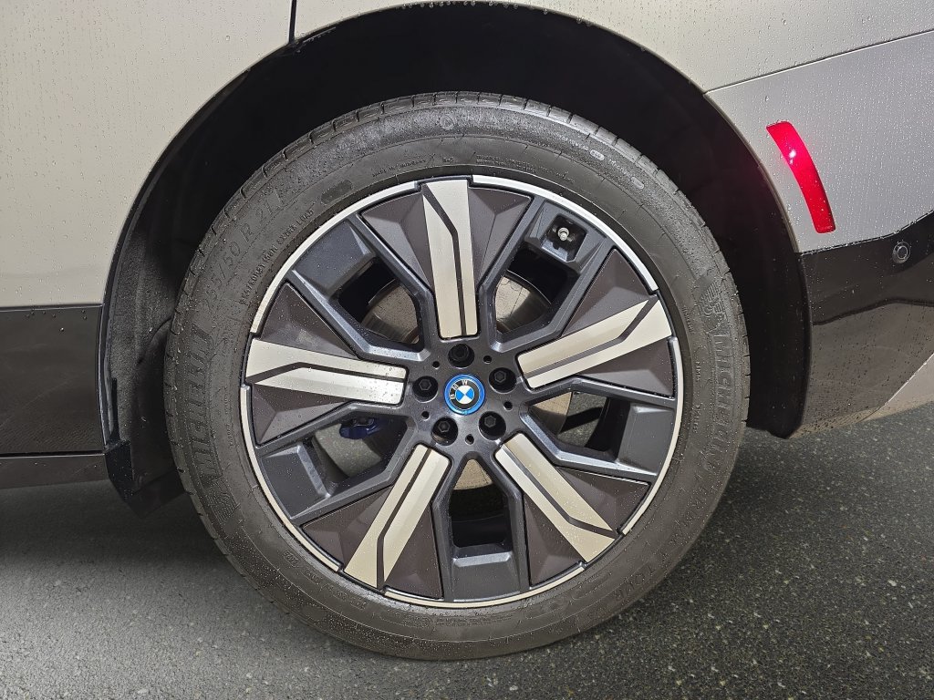 Certified 2024 BMW iX xDrive50 w/ Premium Package AWD/4WD image 32