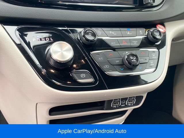 Used 2024 Chrysler Pacifica Touring-L FWD image 11