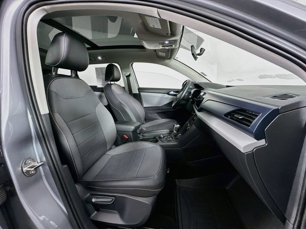 Used 2022 Volkswagen Taos SE w/ Panoramic Sunroof Package FWD image 30