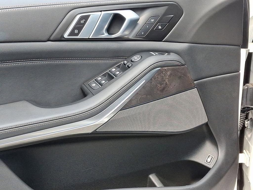 Used 2025 BMW X5 xDrive50e w/ Climate Comfort Package image 13
