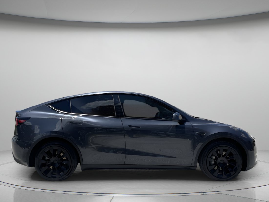 Used 2024 Tesla Model Y Long Range AWD/4WD image 2