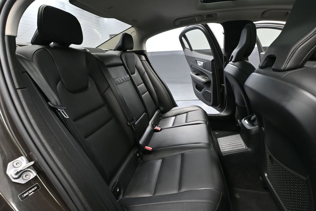 Used 2022 Volvo S60 T8 R-Design Expression AWD/4WD image 42