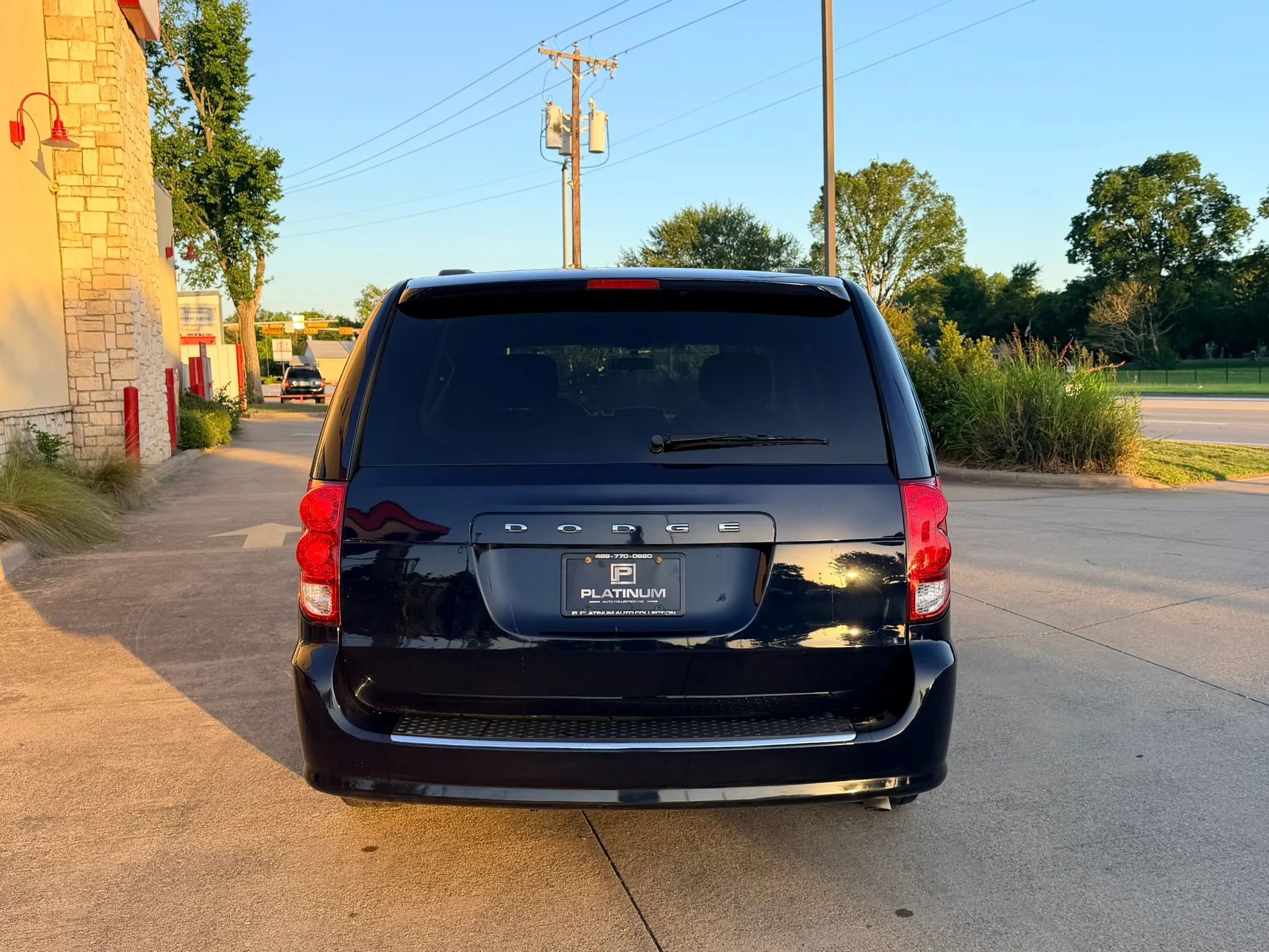 Used 2014 Dodge Grand Caravan SXT FWD image 4