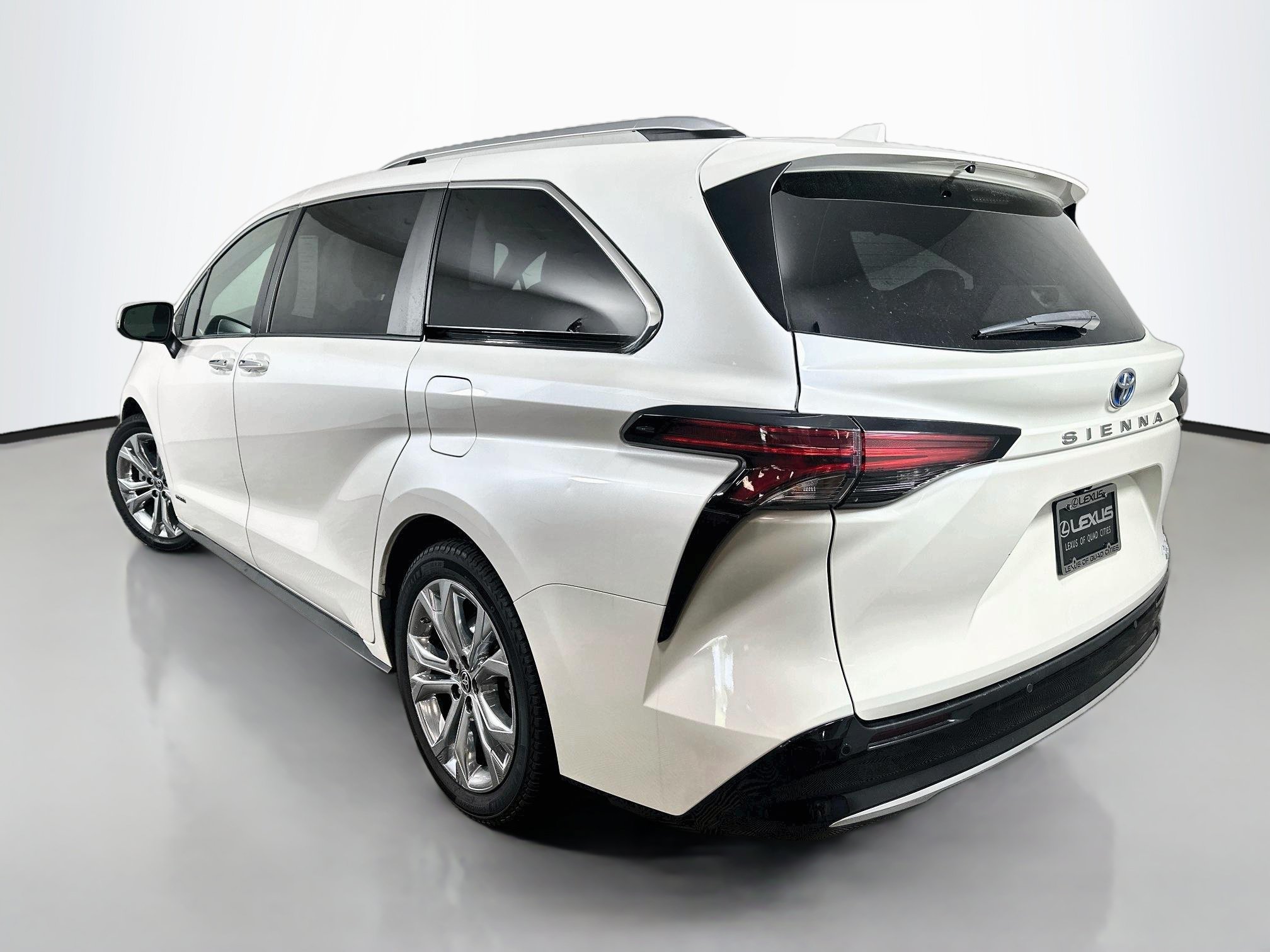 Used 2021 Toyota Sienna Platinum FWD image 5