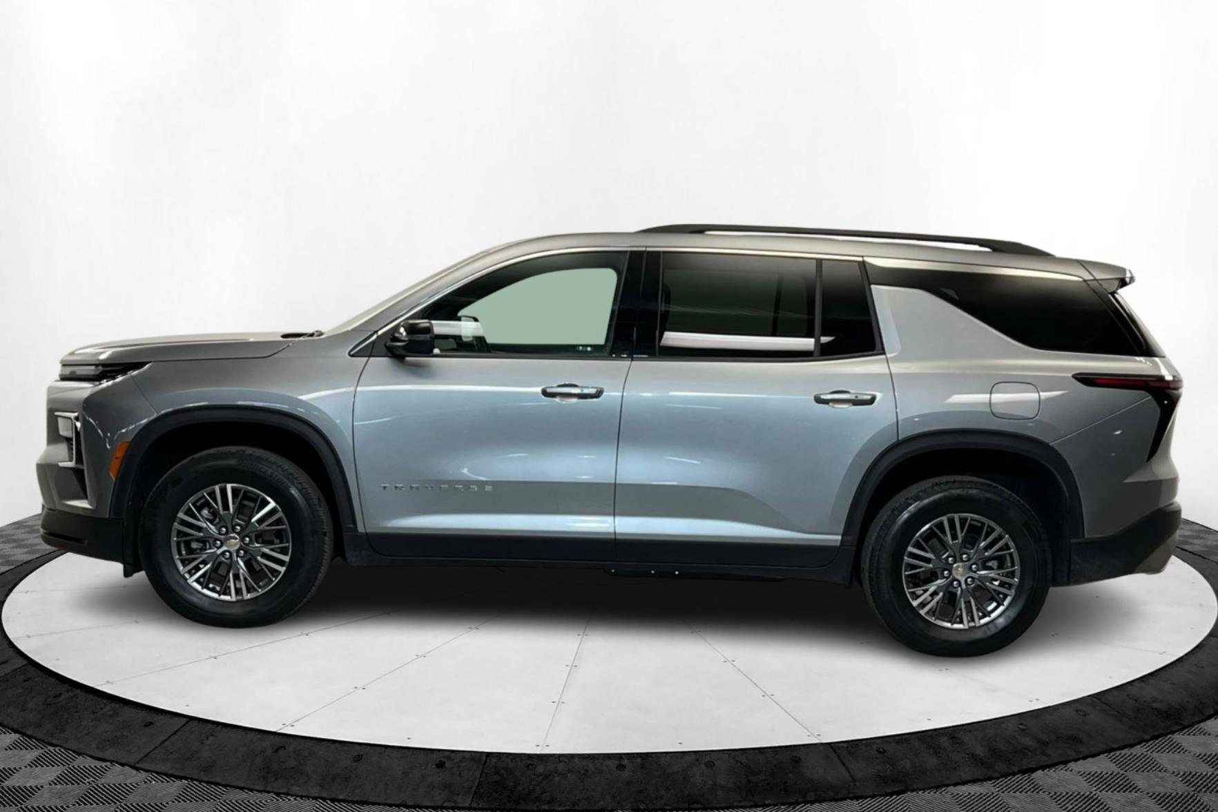 Certified 2025 Chevrolet Traverse LT image 2