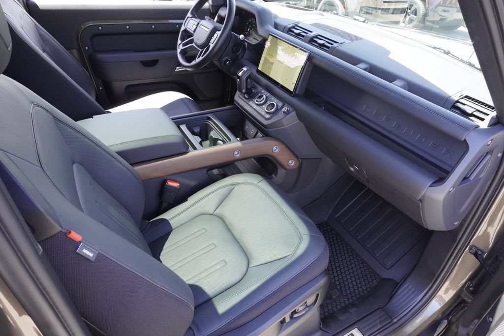 Used 2023 Land Rover Defender 90 X AWD/4WD image 22