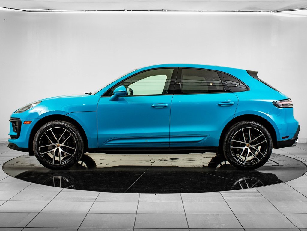 Certified 2023 Porsche Macan image 2