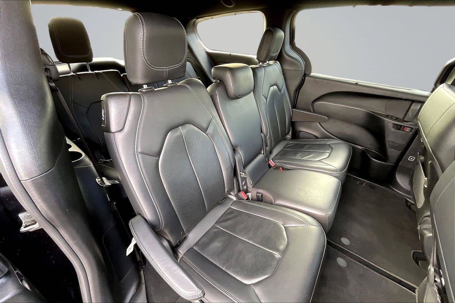 Used 2021 Chrysler Pacifica Touring-L w/ S Appearance Package FWD image 25