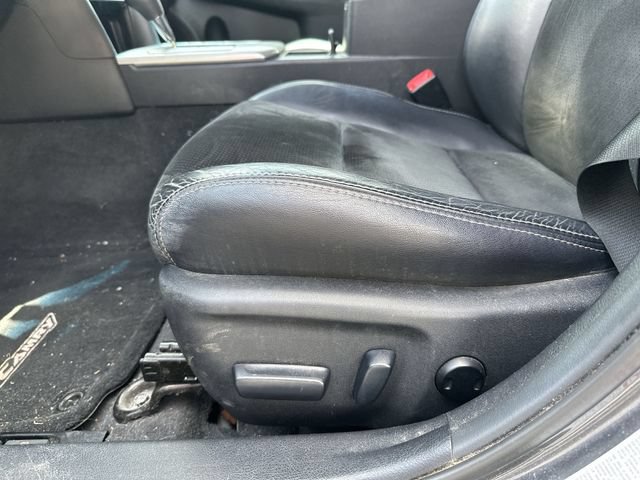 Used 2012 Toyota Camry SE w/ Leather Pkg FWD image 19