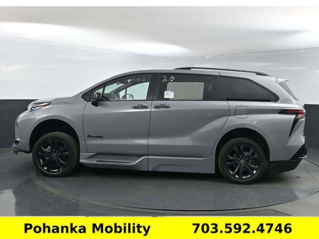 Used 2025 Toyota Sienna XSE image 20