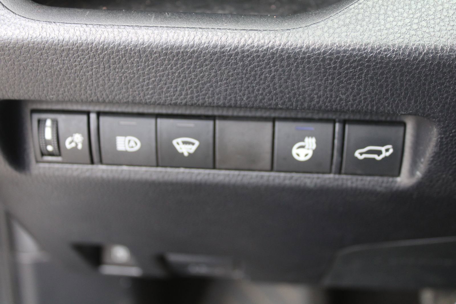 Used 2019 Toyota RAV4 XSE w/ XSE Weather Package image 25