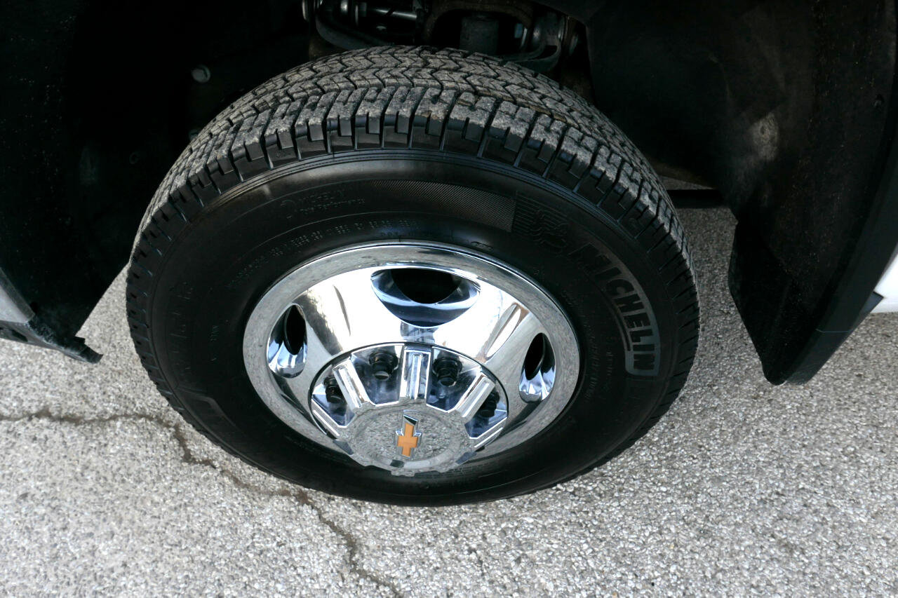 Used 2024 Chevrolet Silverado 3500 LTZ w/ LTZ Convenience Package image 25