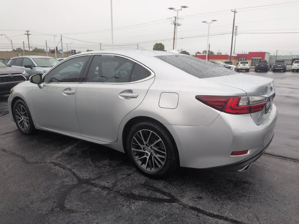 Used 2017 Lexus ES 350 w/ Premium Package FWD image 4