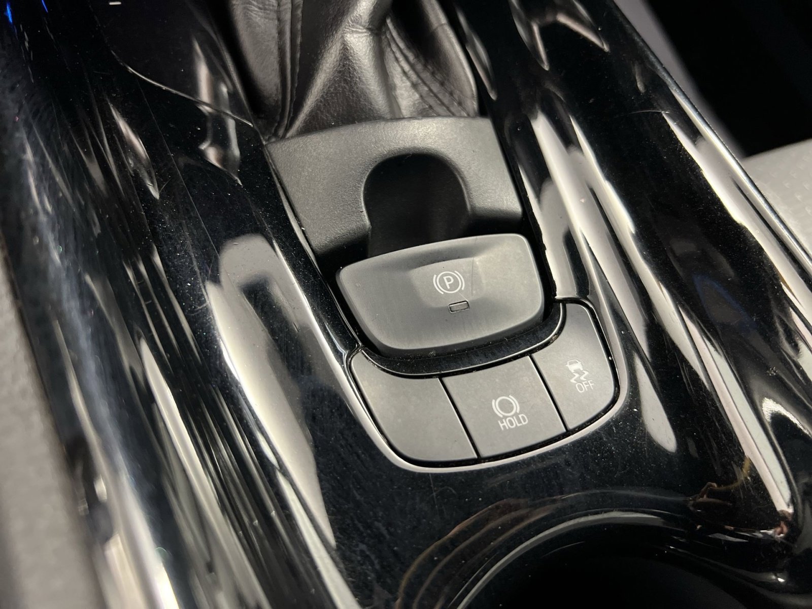 Used 2019 Toyota C-HR XLE FWD image 33