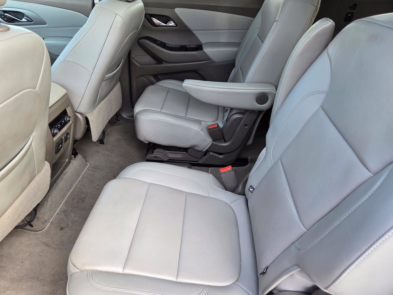 Used 2019 Chevrolet Traverse LT w/ LT Premium Package AWD/4WD image 11