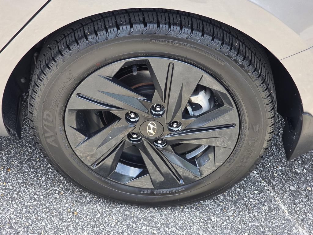 Used 2023 Hyundai Elantra SEL FWD image 23