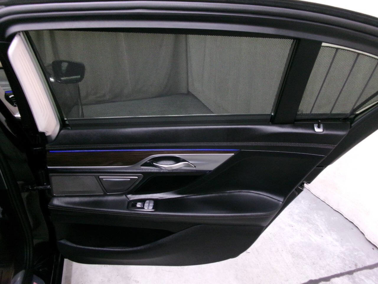 Used 2016 BMW 750i xDrive image 31