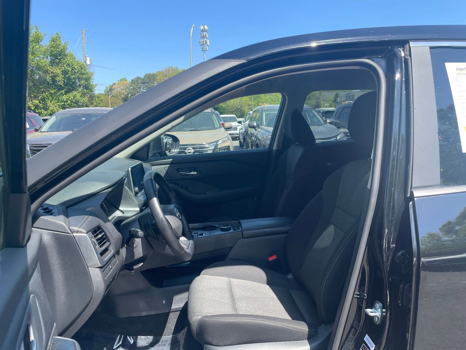 Used 2025 Nissan Rogue SV image 28