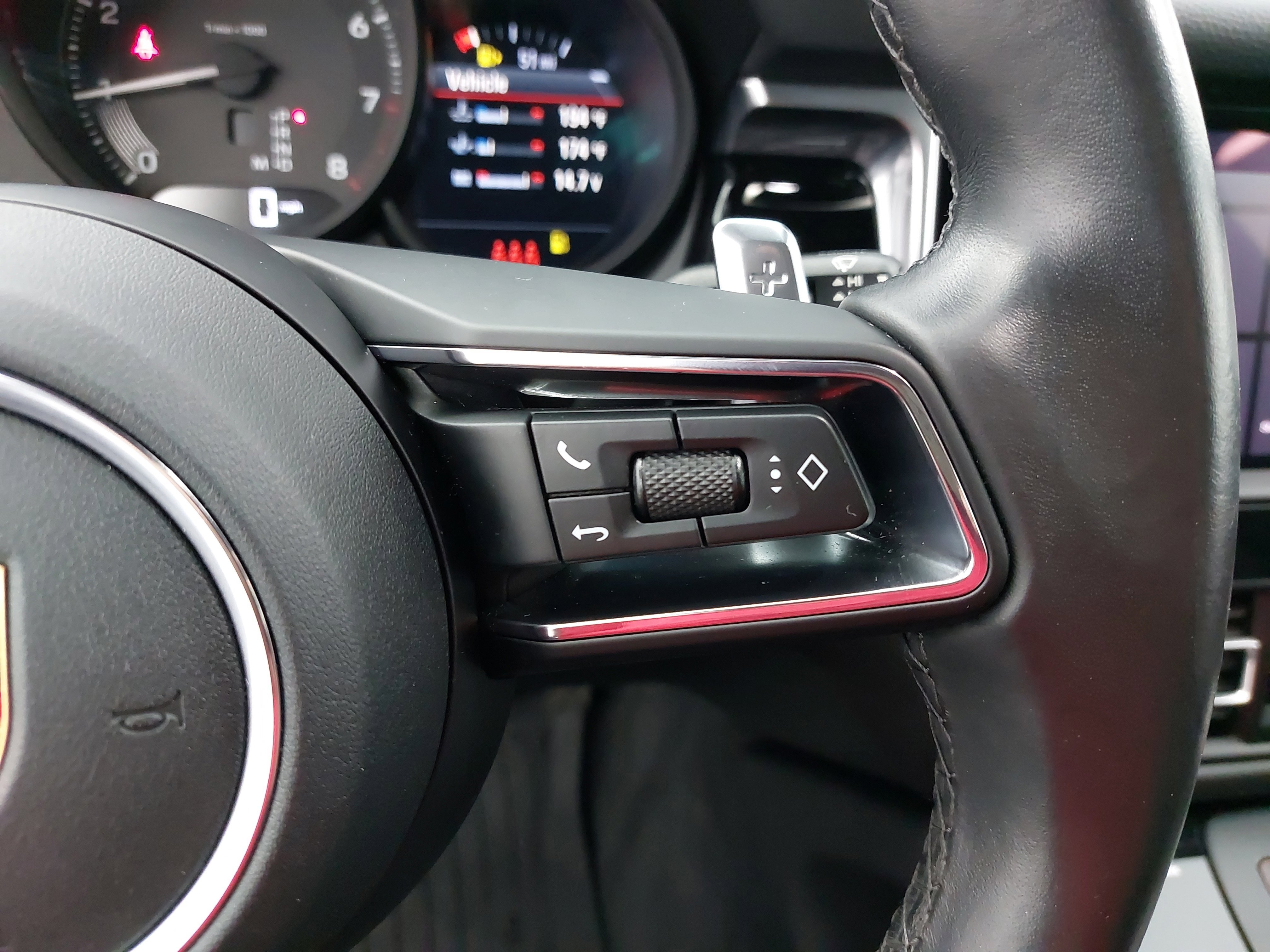 Used 2023 Porsche Macan image 20