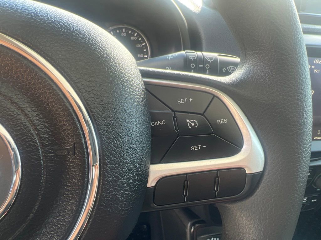 Used 2023 Jeep Renegade Latitude w/ Sun & Fun Group image 17