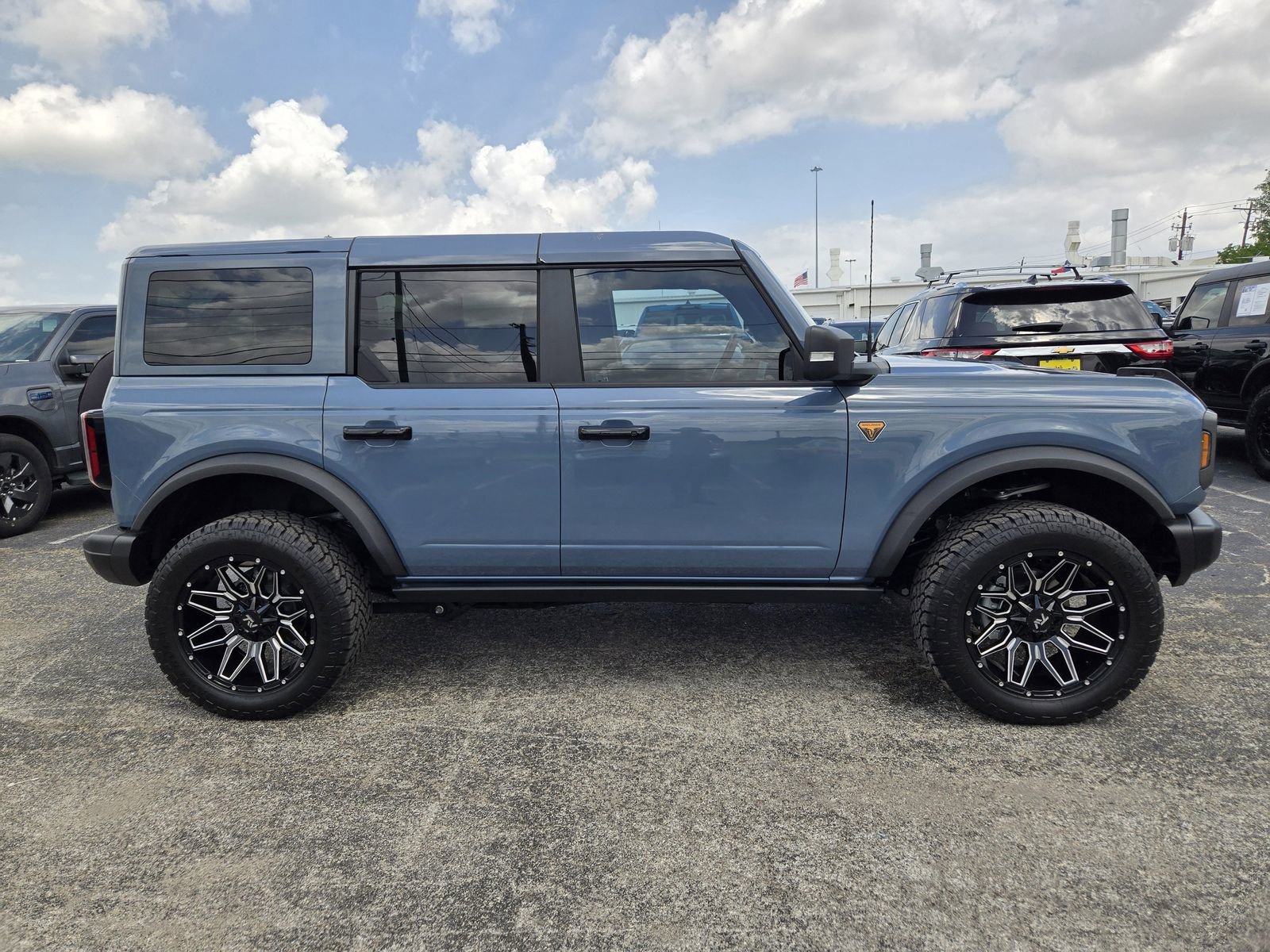 Used 2025 Ford Bronco Badlands AWD/4WD image 4