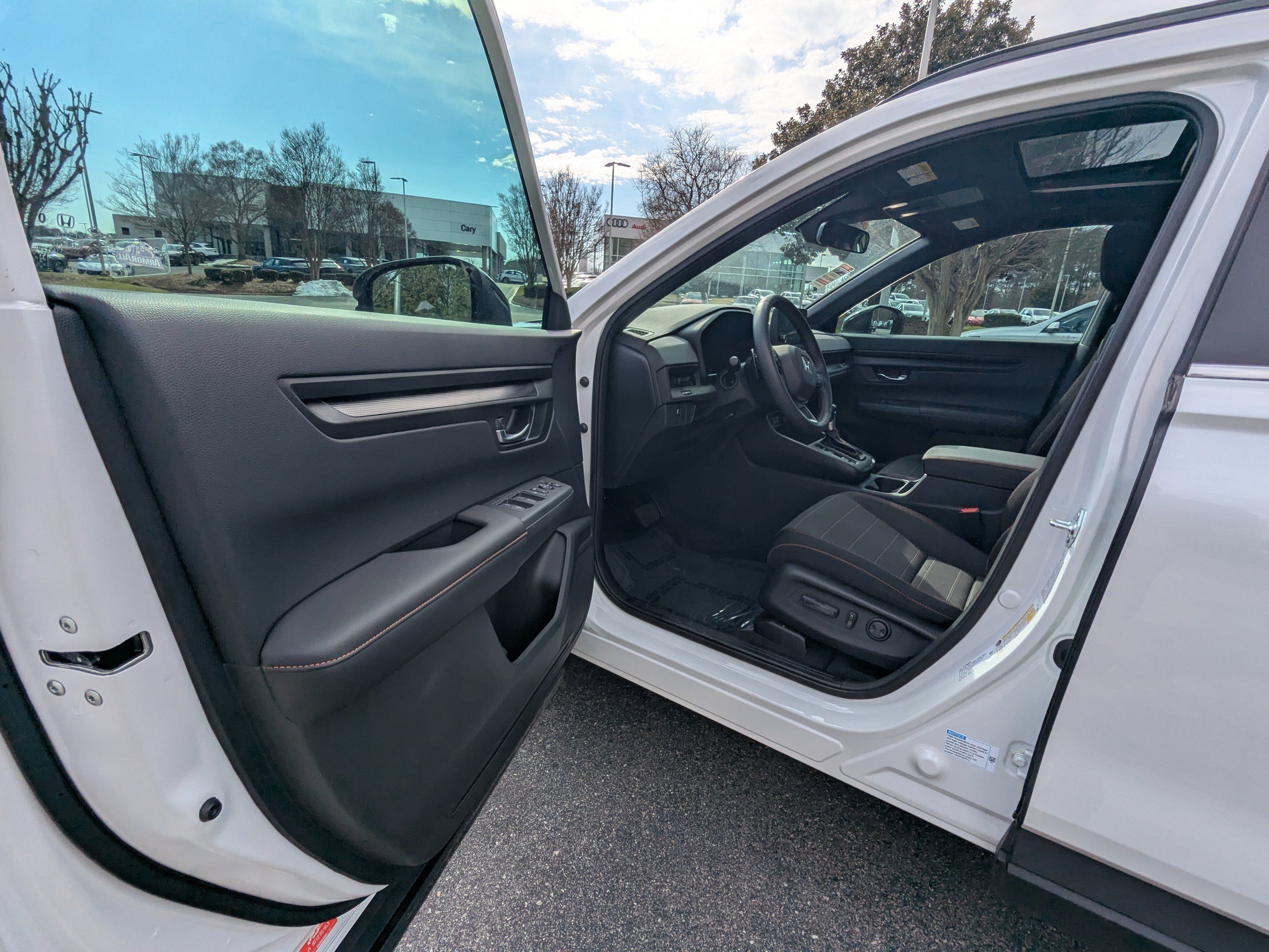 Used 2025 Honda CR-V Sport image 8