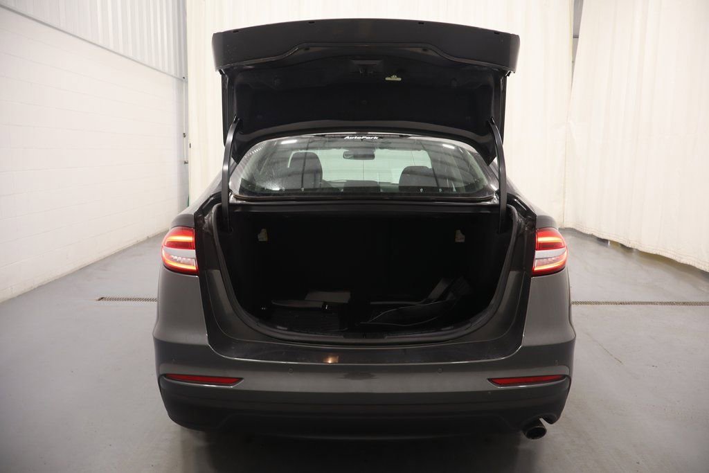 Used 2019 Ford Fusion SE image 18