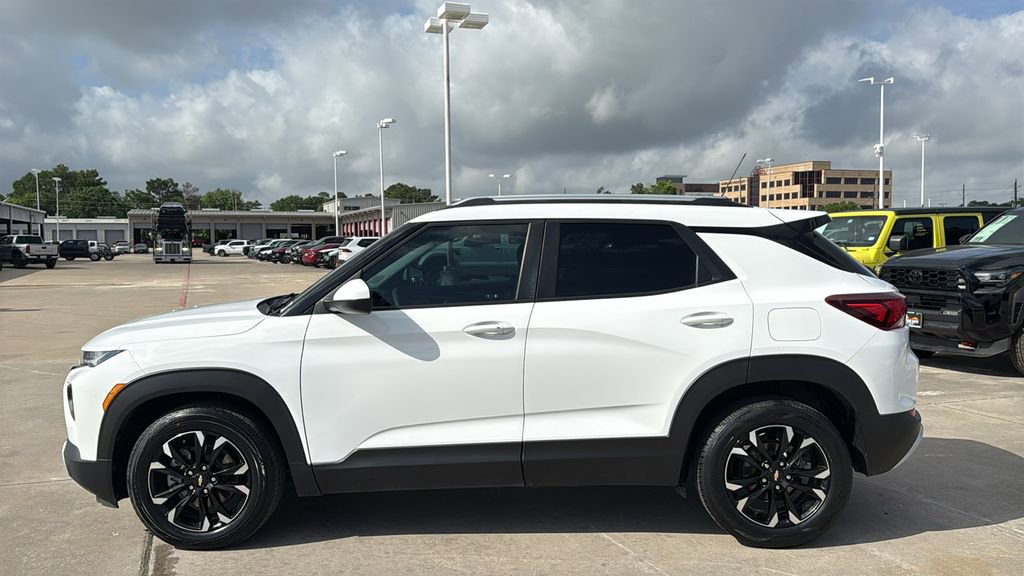 Used 2022 Chevrolet TrailBlazer LT image 2