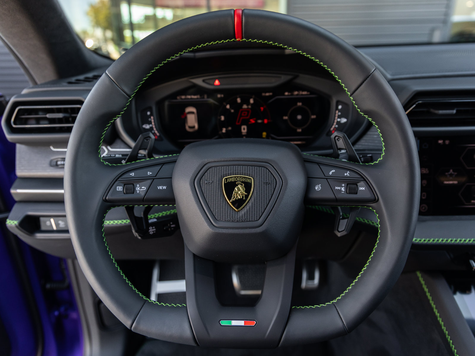 Used 2025 Lamborghini Urus S AWD/4WD image 31