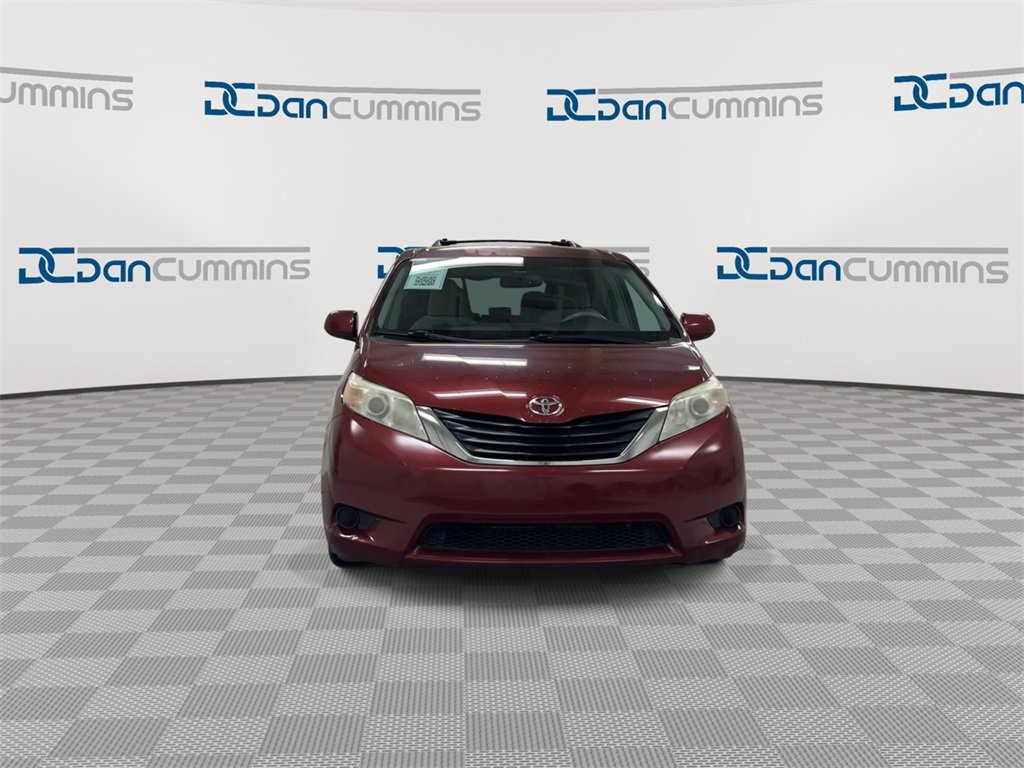 Used 2011 Toyota Sienna LE image 3