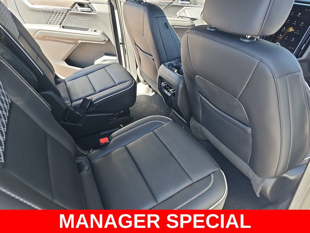 Used 2024 GMC Acadia Denali w/ Super Cruise Package FWD image 11