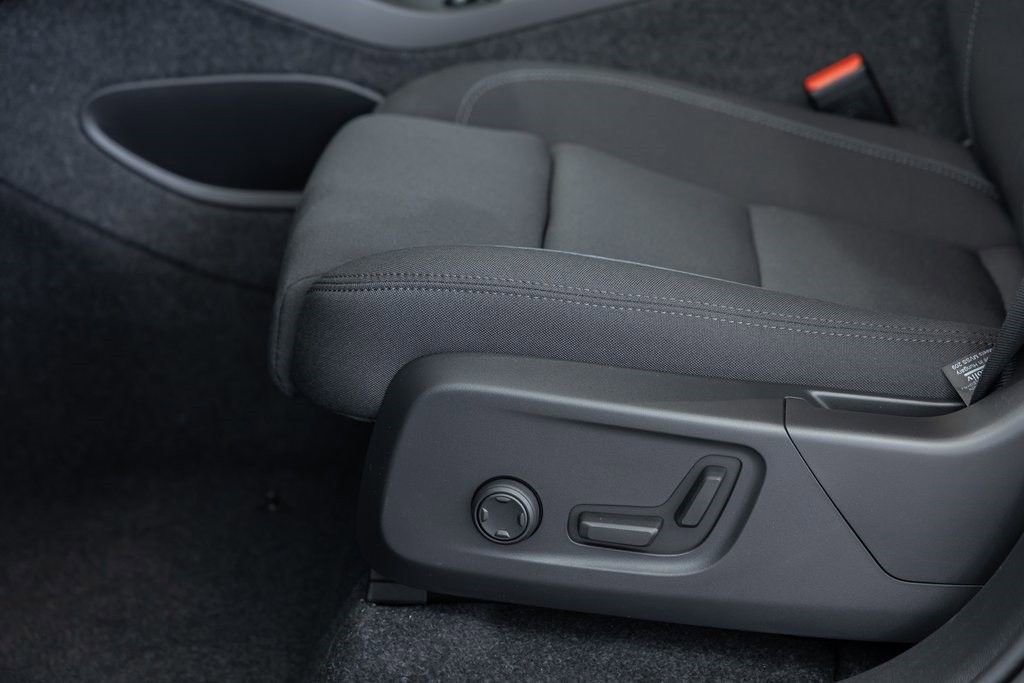 New 2025 Volvo EX40 Core w/ Climate Package image 12