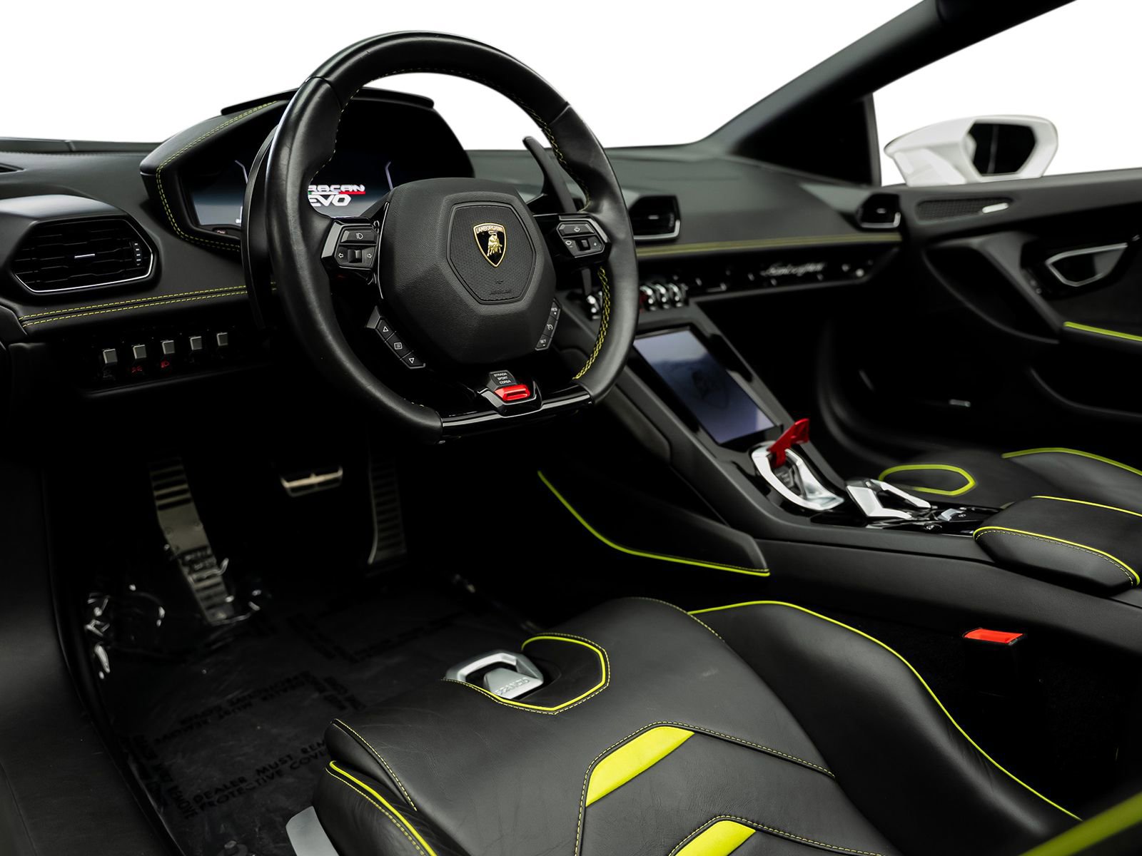 Used 2020 Lamborghini Huracan EVO RWD image 40