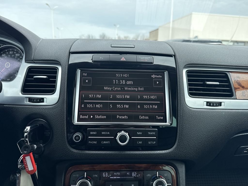 Used 2012 Volkswagen Touareg VR6 image 11