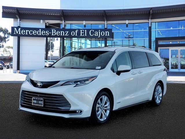 Used 2021 Toyota Sienna Platinum FWD image 1