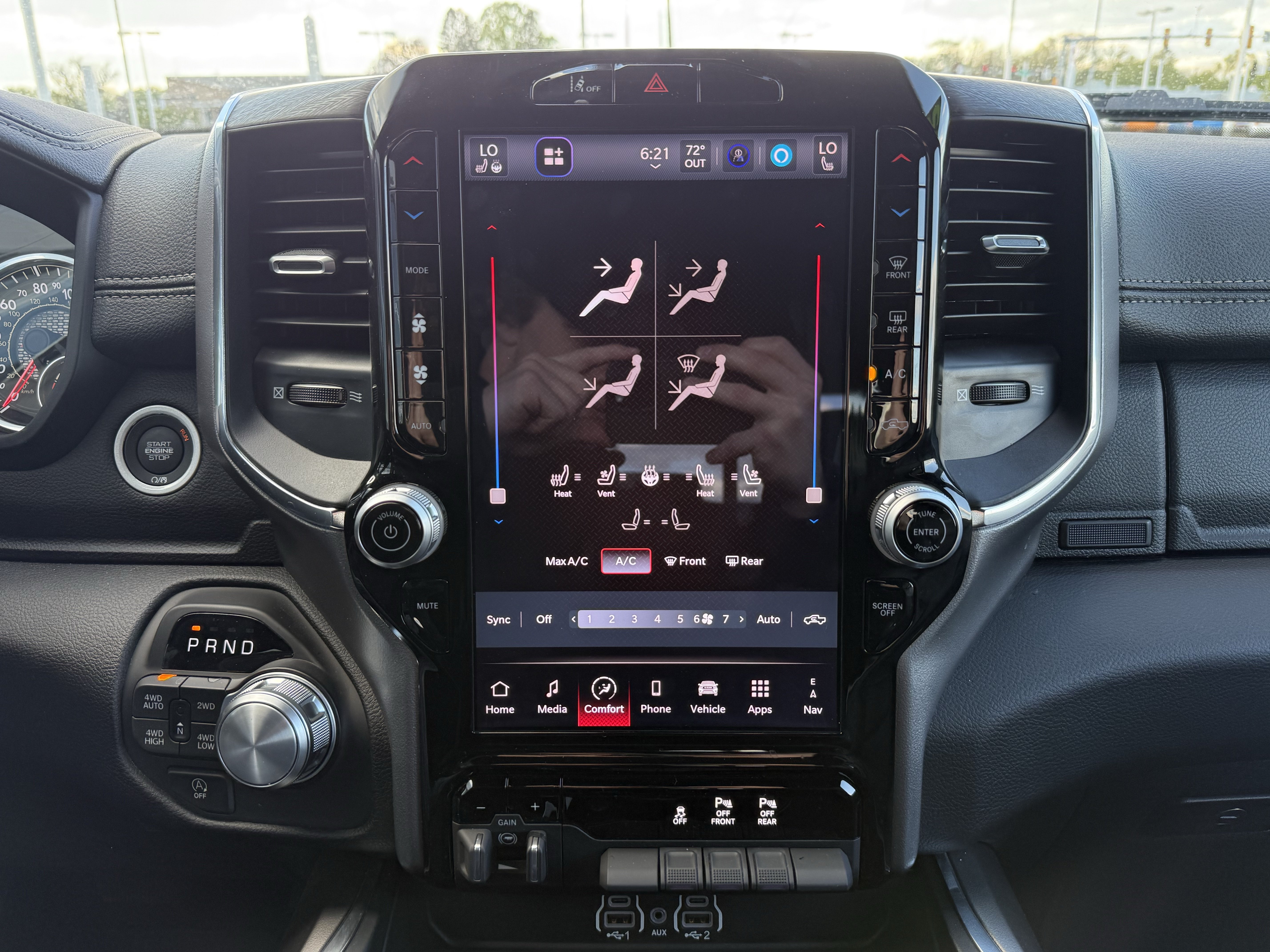 Used 2025 RAM 1500 Laramie w/ Sport Appearance Package AWD/4WD image 18