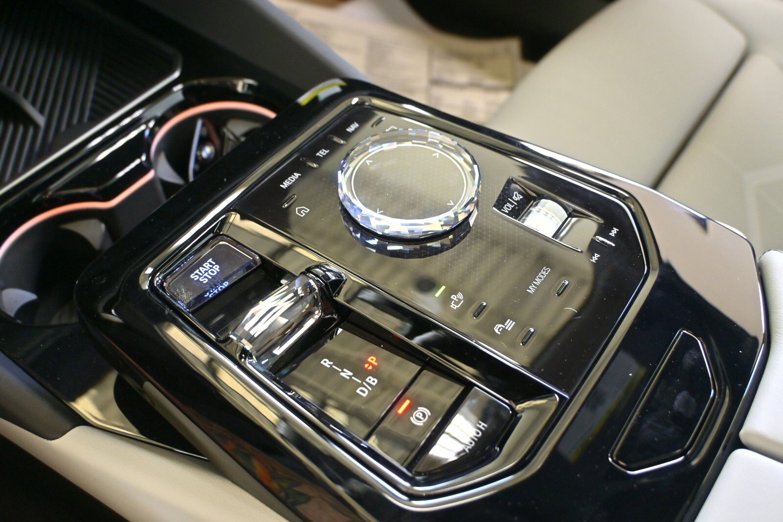 New 2024 BMW i5 eDrive40i w/ Executive Package image 25