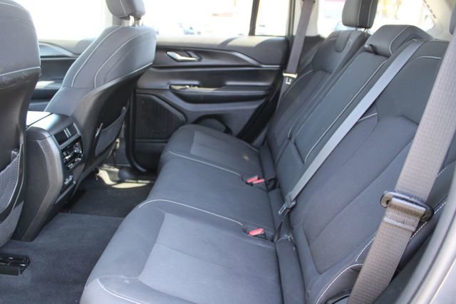 Used 2023 Jeep Grand Cherokee Laredo w/ Luxury Tech Group I AWD/4WD image 40