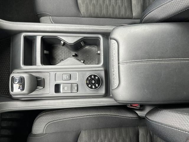 Used 2024 Nissan Pathfinder S image 19