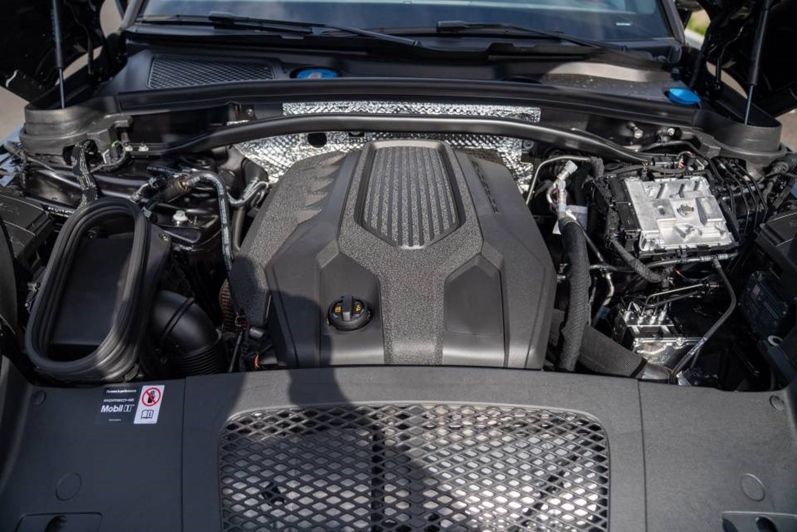 New 2026 Porsche Macan Turbo AWD/4WD image 29