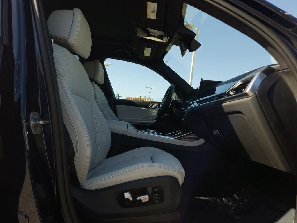 Used 2025 BMW X7 xDrive40i w/ M Sport Package image 22