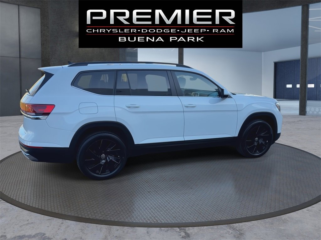 Used 2024 Volkswagen Atlas SE w/ Black Wheel Package image 8