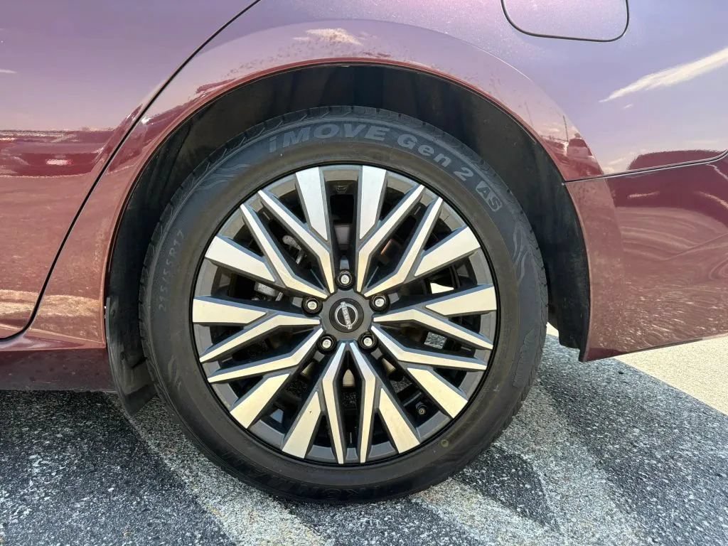 Used 2024 Nissan Altima 2.5 SV FWD image 26